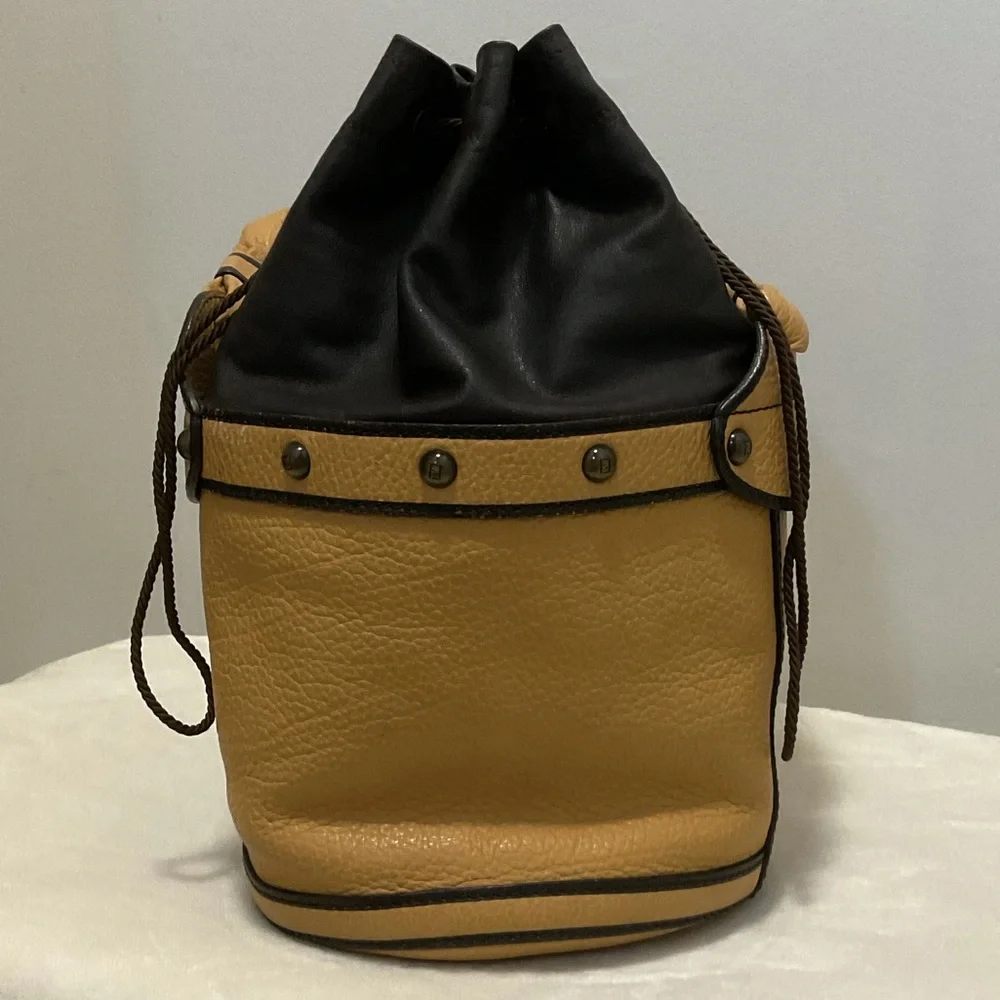 Gorgeous Vintage Fendi Palazzo Bucket Bag - Picture 5 of 11